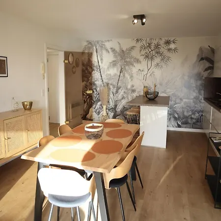 Apartment In Near & Marina