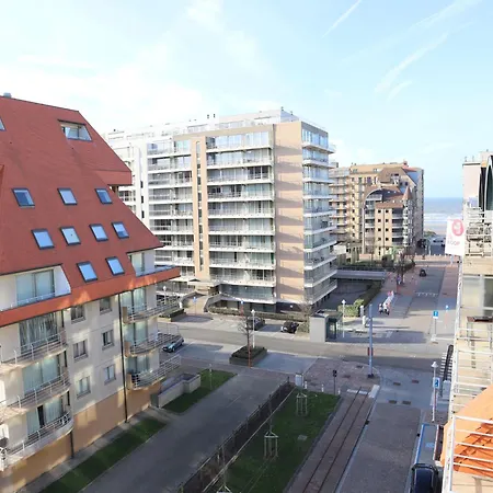 Apartment In Near & Marina